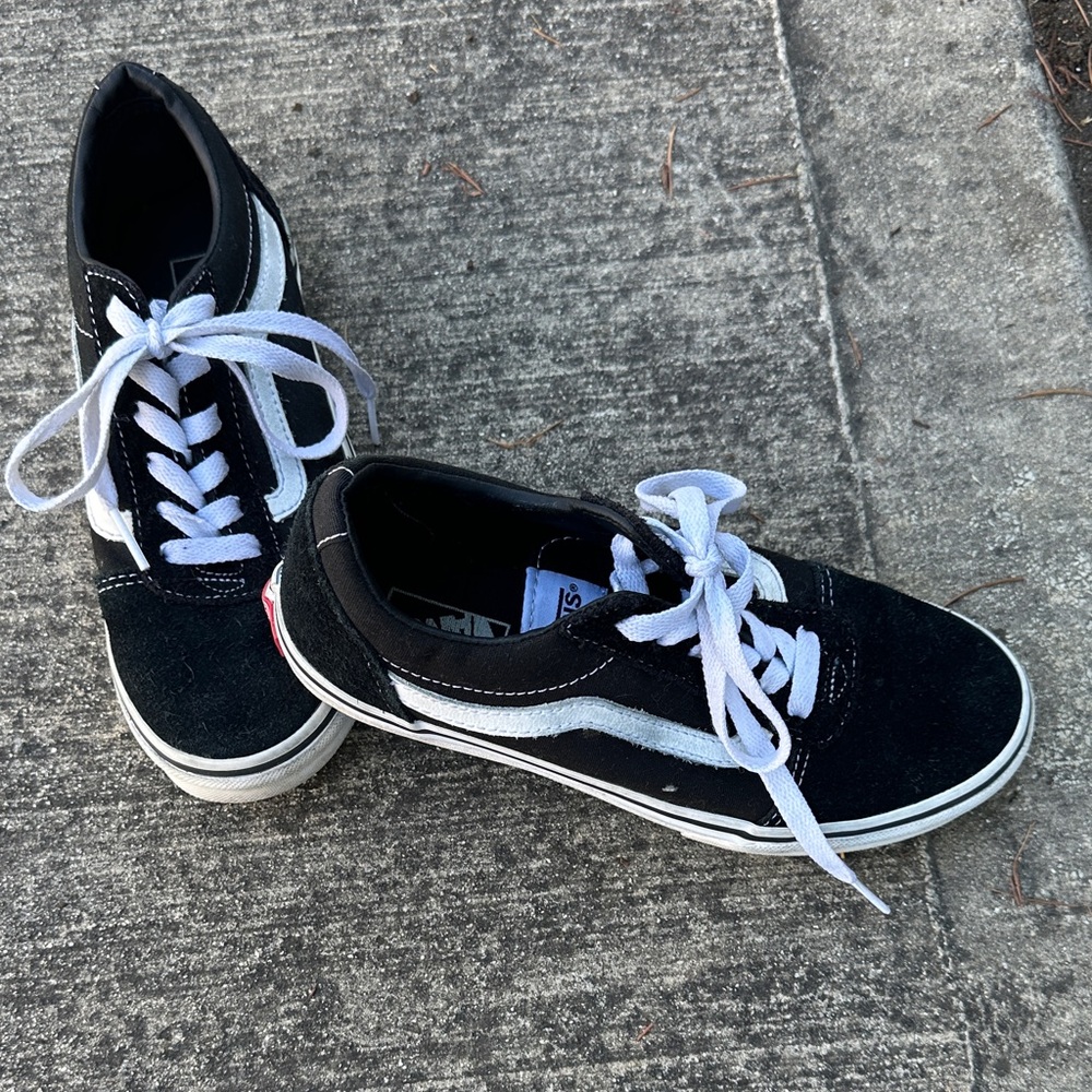 Vans Old School Youth Size Small 3.5 Black and White Low-Tops